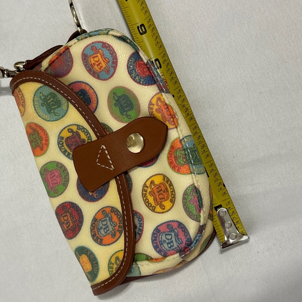 DOONEY & BOURKE adorable wristlet with logo design and brown leather detailing - Picture 10 of 13